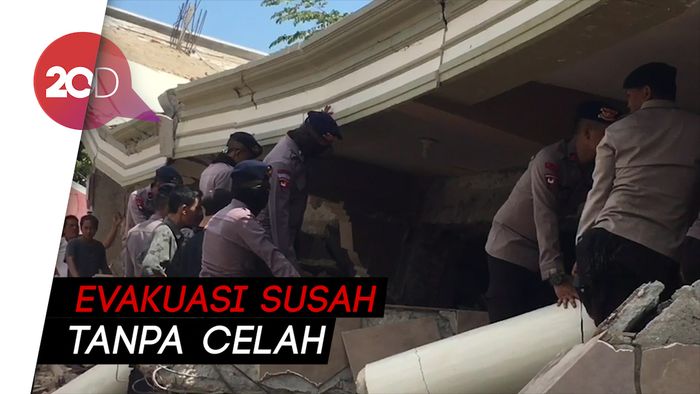 Relawan Dengar Rintihan Minta Tolong di Balik Reruntuhan Masjid