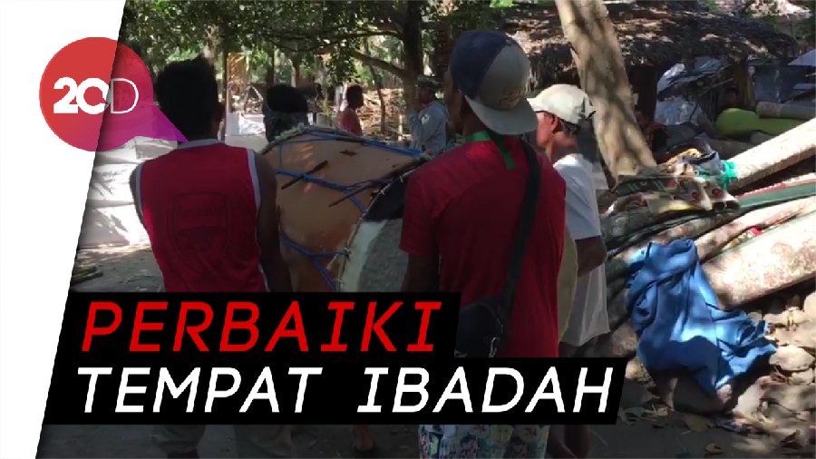 Warga Gotong Royong Perbaiki Masjid yang Rusak Akibat Gempa