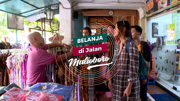 Belanja Batik di Jalan Malioboro, Yogyakarta