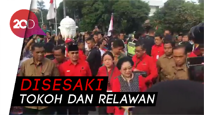 Tokoh dan Relawan Sambut Jokowi-Maruf Amin di Gedung Joang