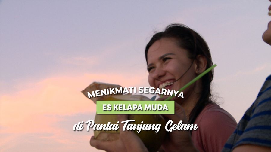Menikmati Malam dan Segarnya Kelapa Muda di Pantai Tanjung Gelam