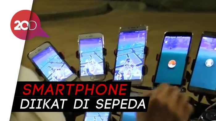 Gokil! Kakek 70 Tahun Main Pokemon Go Pakai 9 Smartphone