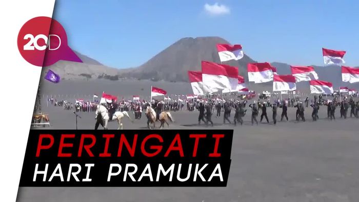 2.018 Merah Putih Berkibar di Lautan Pasir Gunung Bromo