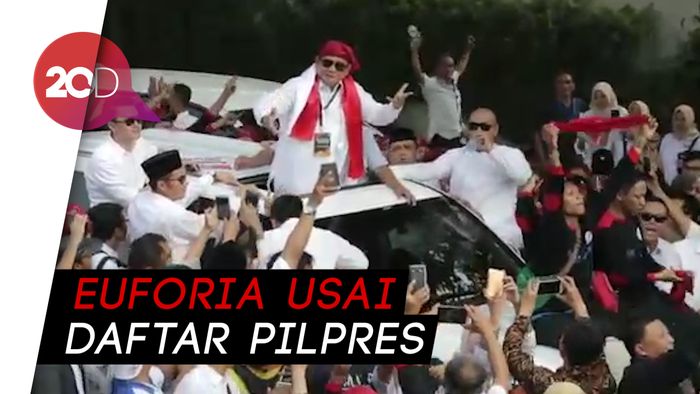 Asyiknya Prabowo Joget Lagi Syantik di Atas Mobil