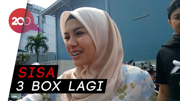 Baju Seksi Nikita Mirzani Hampir Ludes Terjual