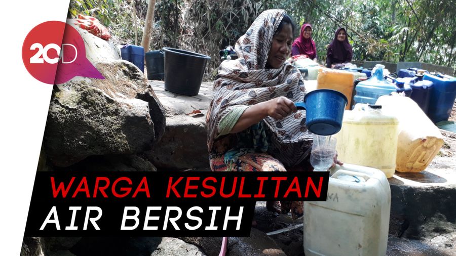 Demi Air Bersih Warga Cilegon Antre 6 Jam 