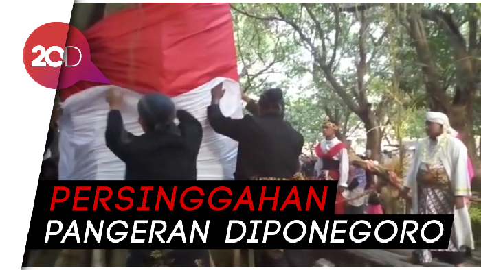 Festival Sukosewu Bentangkan Bendera Merah Putih Jumbo
