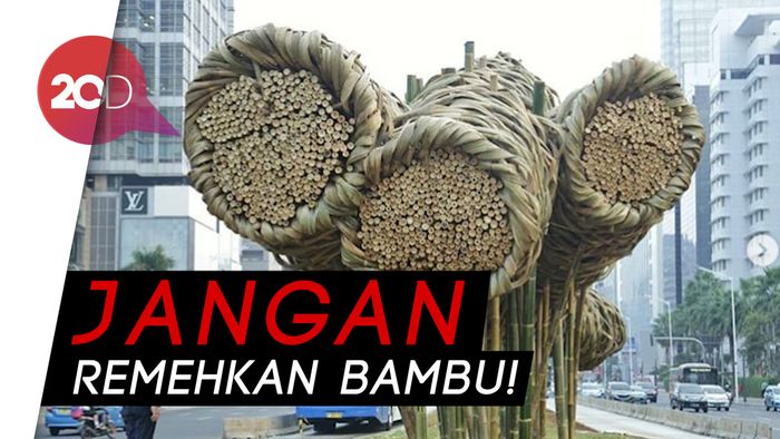 Anies Pamer Karya Seni Bambu di Bundaran HI 