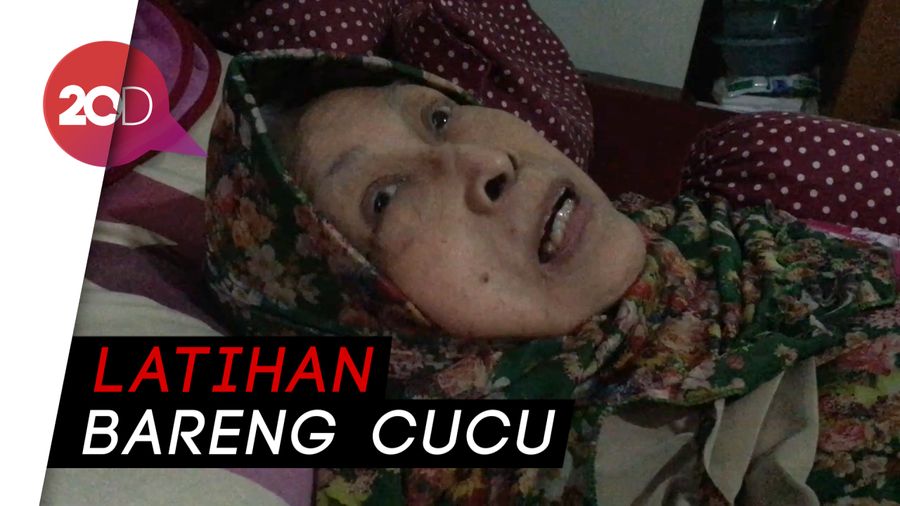 Tak Bisa Melihat, Begini Cara Mak Nyak Hafalin Naskah