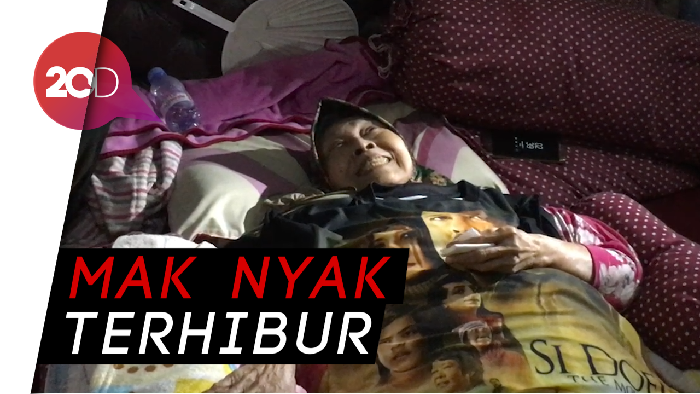 Seru! Para Pemain Nobar Si Doel The Movie di Rumah Mak Nyak