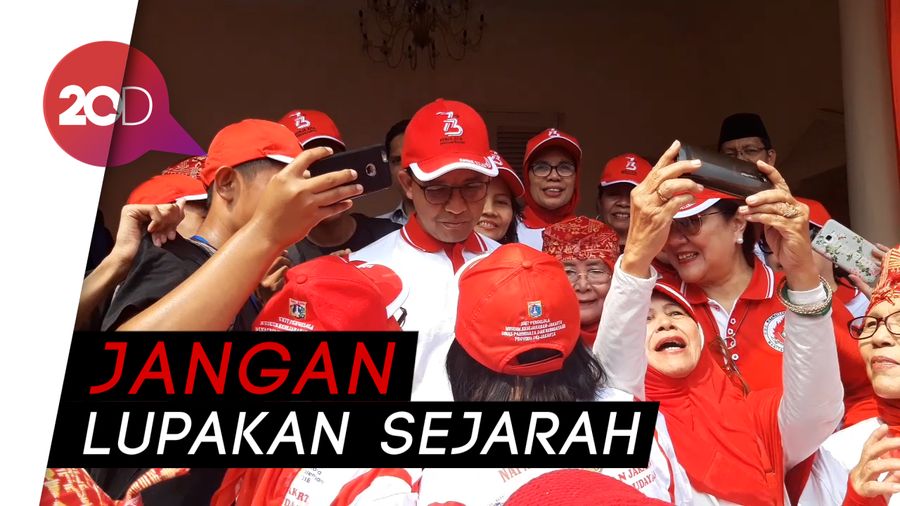 Anies Lepas Kirab Napak Tilas Proklamasi di Gedung Joang 45