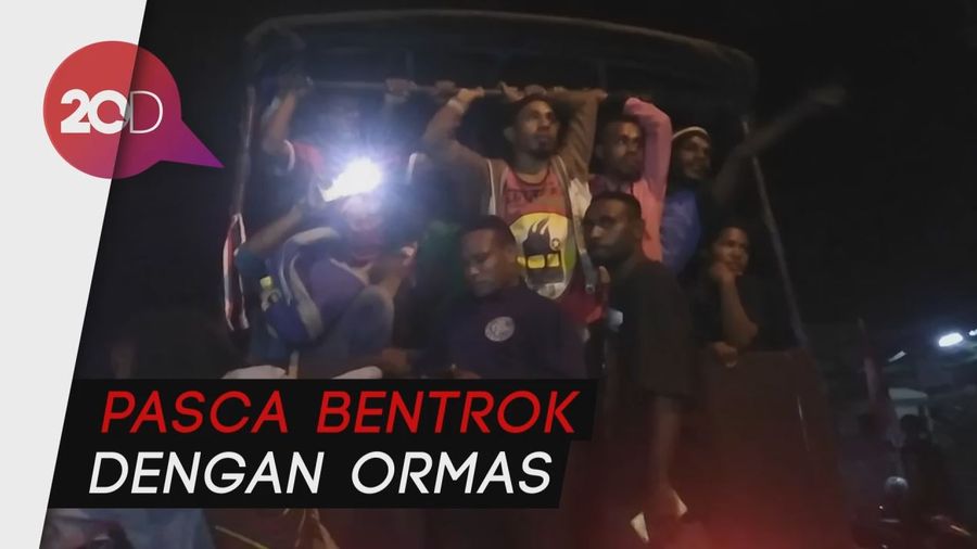 Pasca Bentrok, Penghuni Asrama Mahasiswa Papua Diangkut Polisi