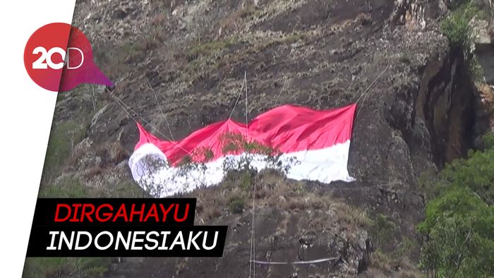 Sambut HUT Ke-73 RI, Merah Putih Berkibar di Tebing Tertinggi Jatim
