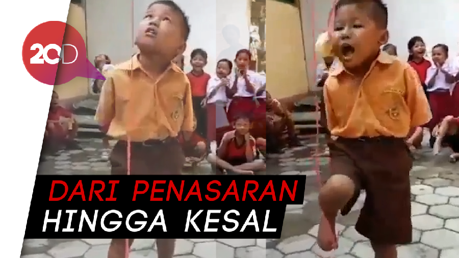 Gemas! Lomba 17-an Makan Kerupuk Ini Bikin Ngakak