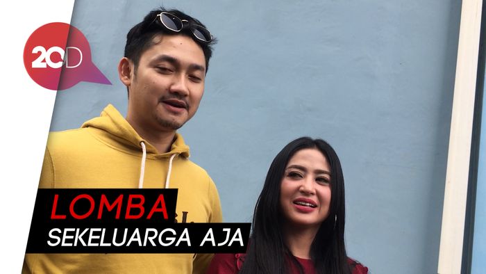 Lomba 17-an ala Dewi Persik: Makan Wafer dan Kerupuk