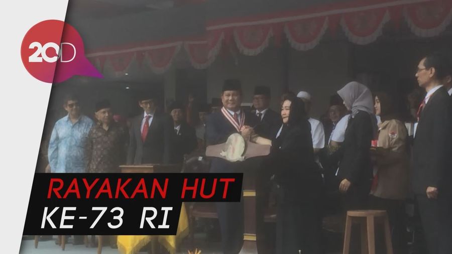 Prabowo-Sandi dan Titiek Soeharto Kompak Upacara di UBK
