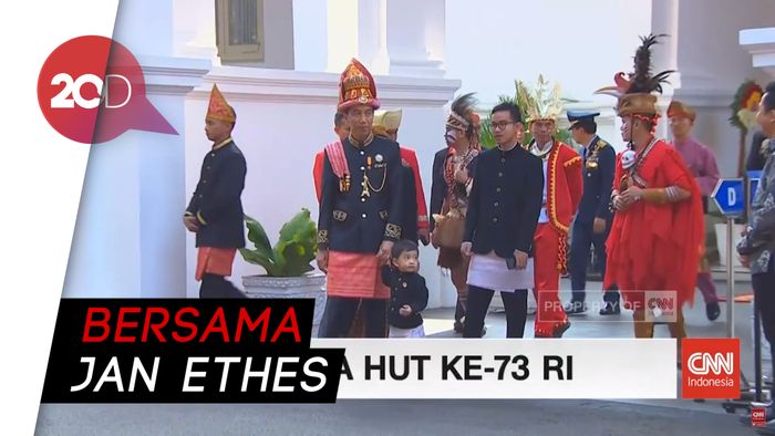 Presiden Jokowi Gagah Berbusana Adat Aceh