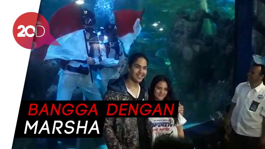 So Sweet! El Rumi Dampingi Marsha Aruan Menyelam
