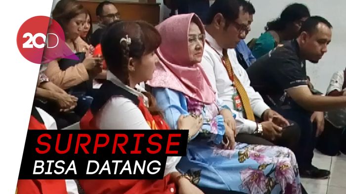 Tangis Haru Roro Fitria Jalani Sidang Ditemani Sang Ibu