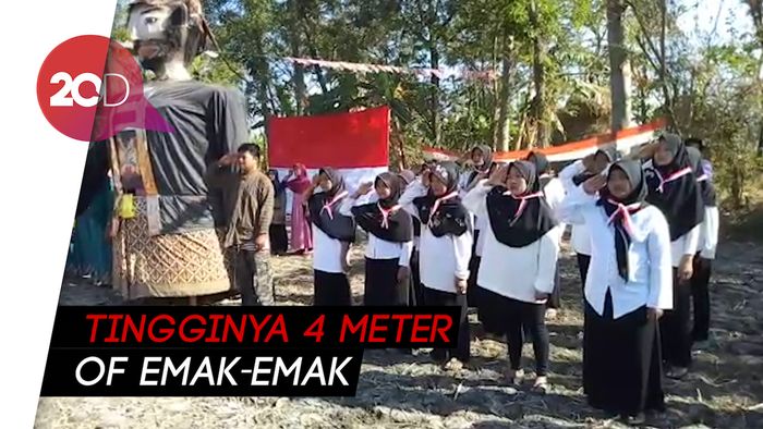 Warok Raksasa Ikut Upacara Kemerdekaan di Ponorogo