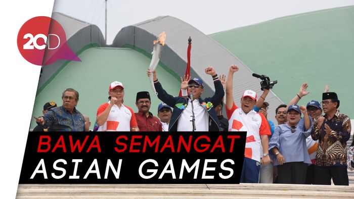 Obor Asian Games Singgah di Ketua DPR dari Tangan Chris John