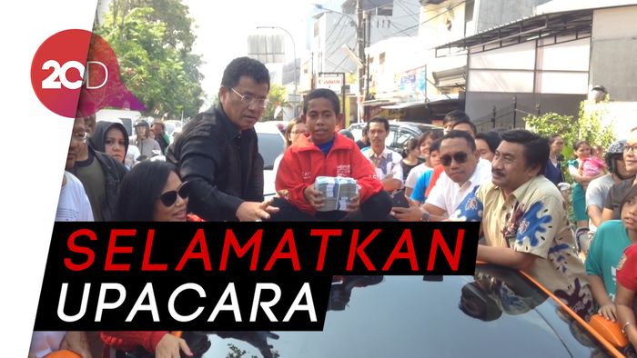 Yohanes Spontan Panjat Tiang Bendera Upacara 17 Agustus