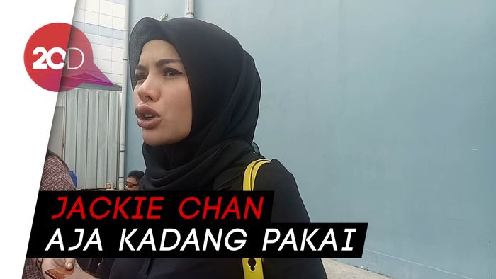 Apa Kata Nikita Mirzani Soal Aksi Moge Jokowi Pakai Stuntman?