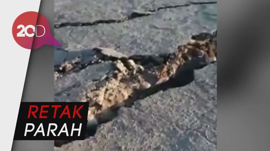 Jalan di Pelabuhan Kayangan Lombok Retak Parah Akibat Gempa 