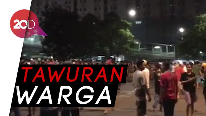 Tawuran Warga Pecah di Depan Pasar Rumput Manggarai
