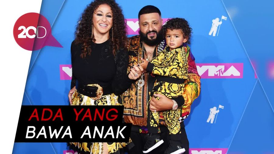 Gaya Selebriti di Red Carpet MTV VMA 2018