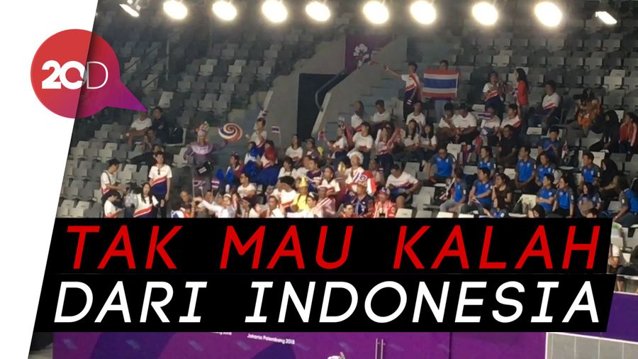 Gaya Totalitas Suporter Thailand Dukung Tim Bulutangkisnya