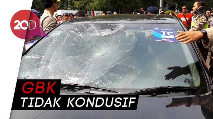 Ricuh GBK: Berebut Tiket hingga Mobil INASGOC Tabrak Anak!