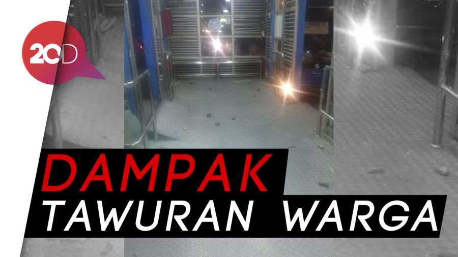 Buntut Tawuran Warga, Halte TransJ Pasar Rumput Rusak 