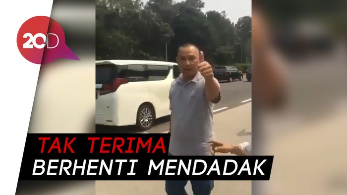 Sopir Mobil Berstiker TNI Pukul Bocah 