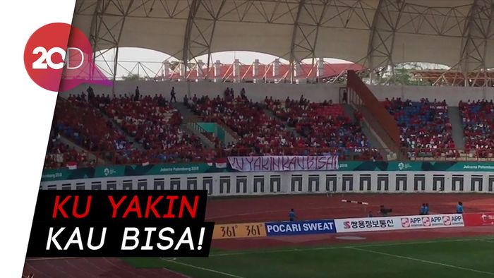 Gemuruh Suporter Garuda Muda di Stadion Wibawa Mukti