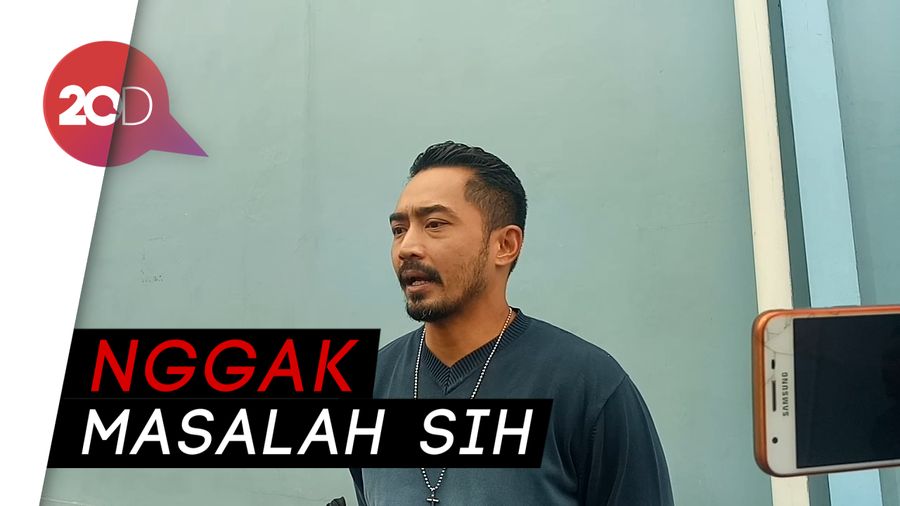 Yama Carlos Santai Istrinya Datangi KPAI