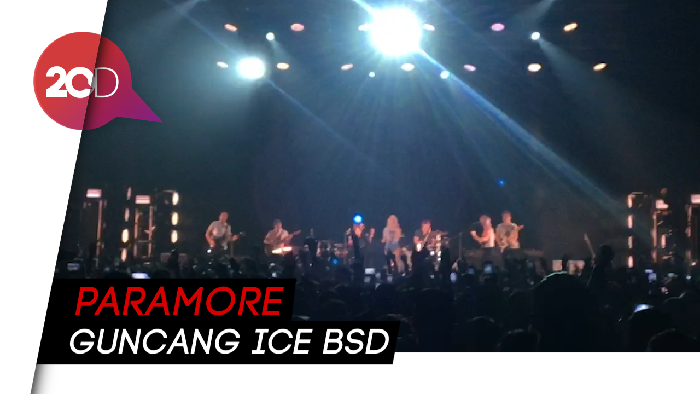 Konser Paramore, Hayley Mampu Tebus Penantian Penggemar