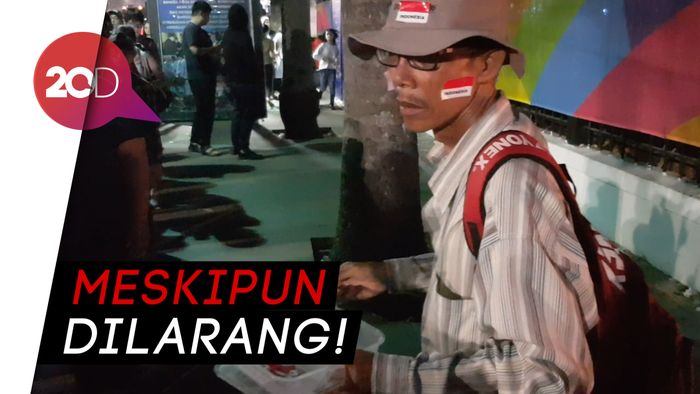 Laris Manis Pedagang Atribut Asian Games di GBK