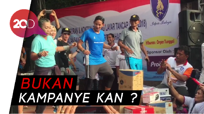Usai Lari Pagi, Sandi Senam Bareng Emak-emak