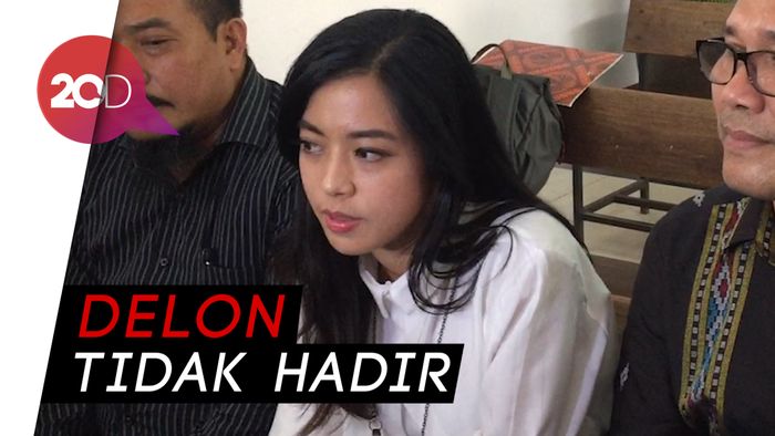 Sidang Cerai Perdana Delon dan Yeslin Ditunda