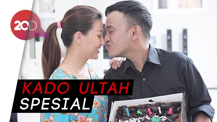 Ruben Onsu Beri Kado Kuda dari Amsterdam untuk Sarwendah
