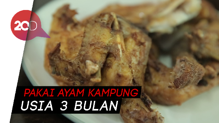 Rahasia Tekstur Empuk Ayam Goreng Legendaris di Rumah Makan Ini