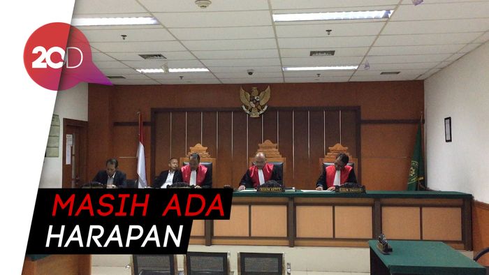 Delon Tak Datang Lagi ke Persidangan, Tanda-tanda Ingin Rujuk?