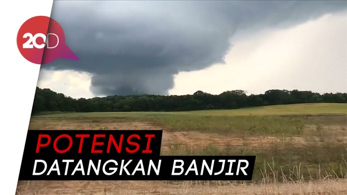 Penampakan Tornado di Langit Michigan