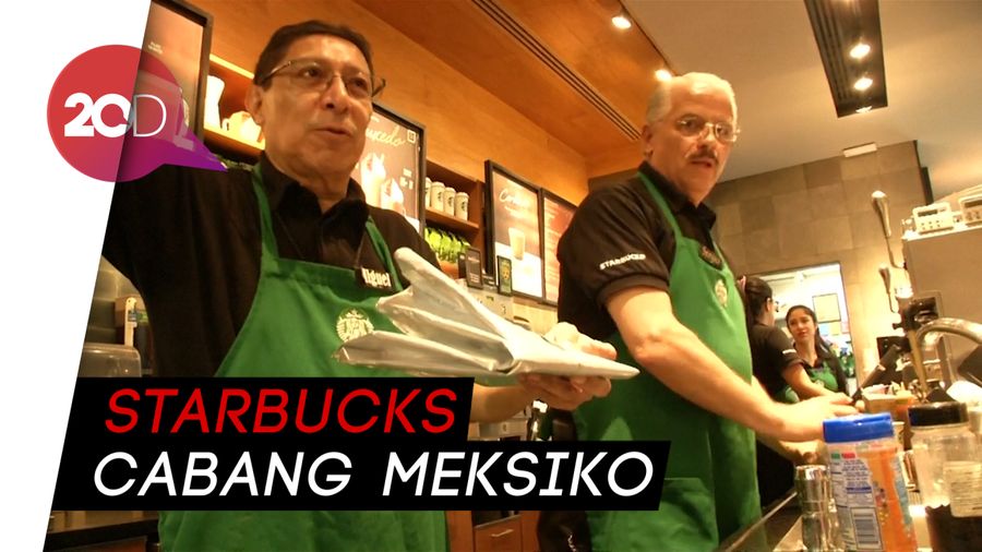 Unik! Cuma di Starbucks Ini Kamu Dilayani Barista Kakek-kakek