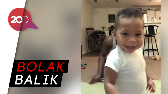 Gemas! Bayi Ini Ganggu Ayahnya Bikin Video Tutorial 