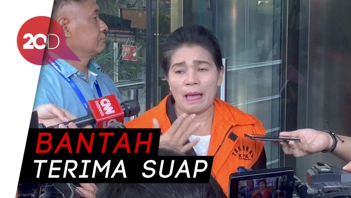 Tangis Hakim Merry Tersangka Suap di Depan Media  