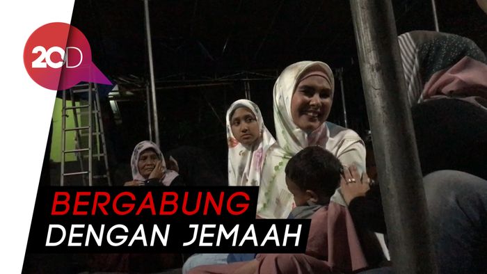 Turun dari Mobil, Kartika Putri Gendong Anak Habib Usman