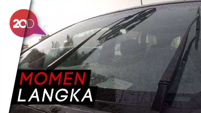 Madinah Diguyur Hujan, Warga Menyambut Gembira