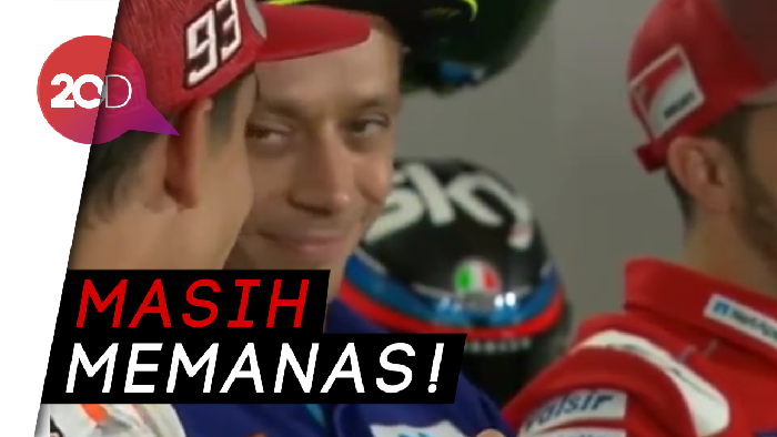 Panas! Rossi Tolak Jabat Tangan Marquez Saat Jumpa Pers